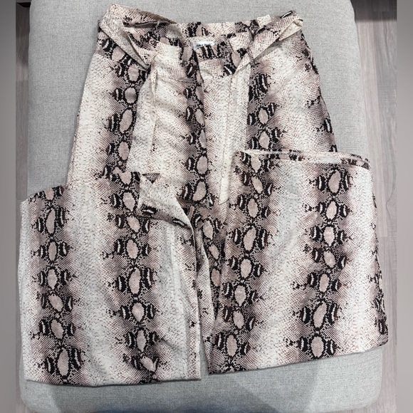 ASOS Public Desire Plus-Size Snake Print Wide-Leg Pants in Beige and Black - Picture 3 of 5